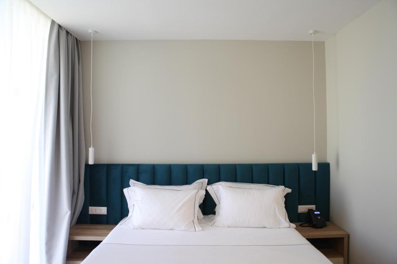 Volmar Hotel Драч Екстериор снимка